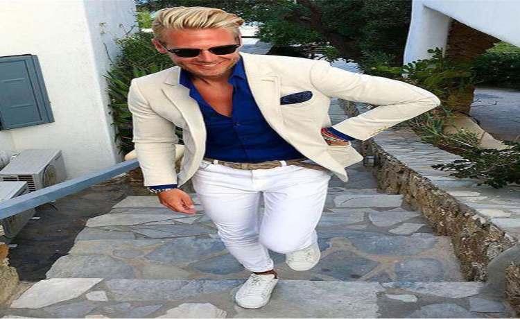 پوشیدن لباس سفید