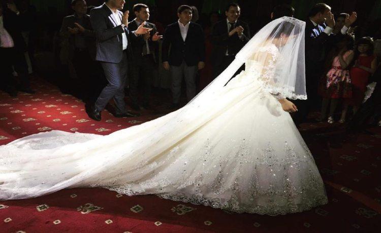 نقش دنباله لباس عروس