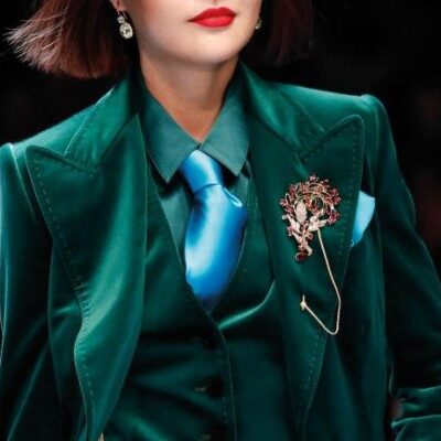 کاربرد گل سینه راهنمای استفاده از انواع سنجاق سینه