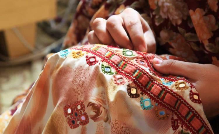 آشنایی با هنر رودوزی لباس و کاربردهای آن