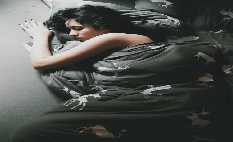 فواید لخت خوابیدن