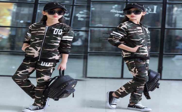 استفاده از کوله پشتی در تیپ اسپرت دخترانه