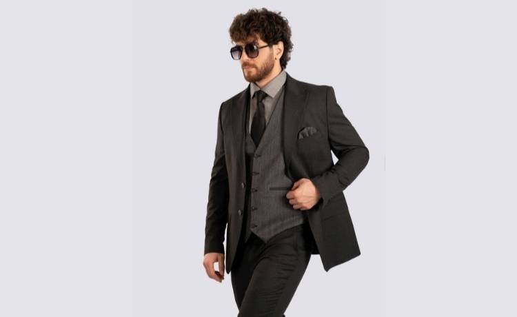 تفاوت یقه در کت‌های رسمی و اسپرت