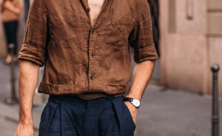 پیراهن نخی سبک با شلوار کتان و کفش کالج