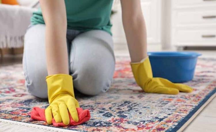 ۵ اشتباه رایج در نگهداری فرش که عمر آن را کوتاه می‌کند