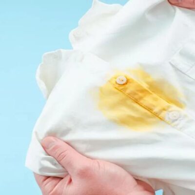 12 روش شستن لباس سفید + راهنمای نگهداری