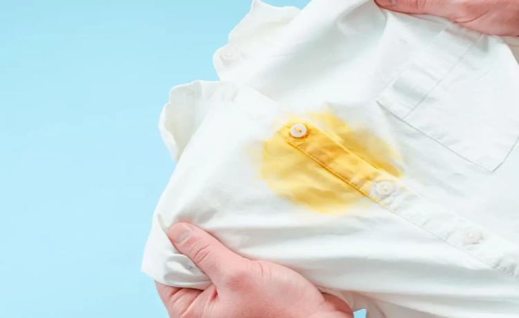 12 روش شستن لباس سفید + راهنمای نگهداری