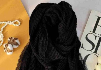 ۳ مدل استایل با شال مشکی که هیچ‌وقت تکراری نمی‌شود