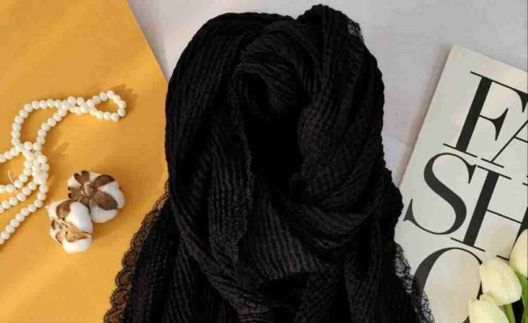۳ مدل استایل با شال مشکی که هیچ‌وقت تکراری نمی‌شود