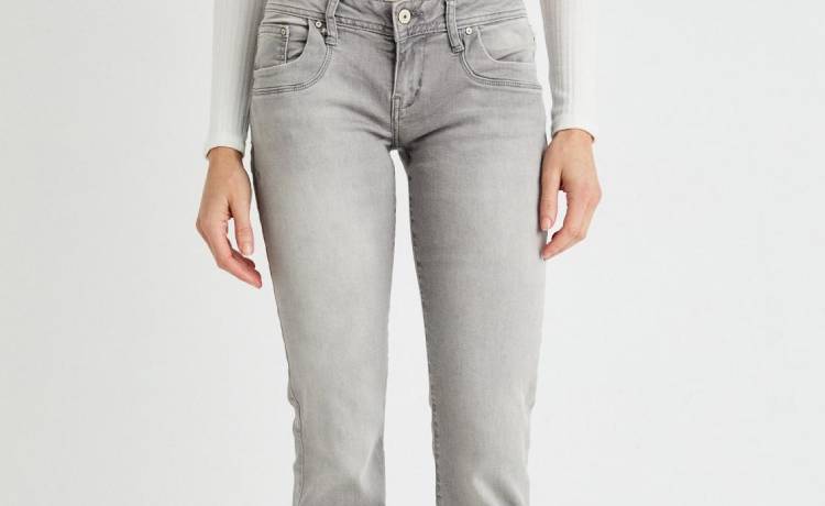 شلوار جین کم کمر یا هیپ هاگر