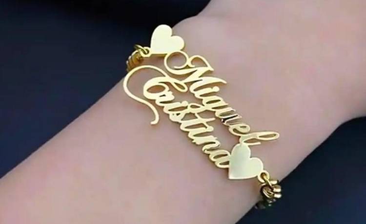 گردنبند یا دستبند اسم‌ساز بهترین کادو روز زن
