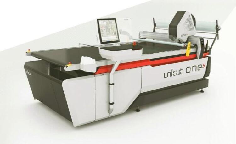 انواع دستگاه های برش پارچه + آشنایی با دستگاه برش پارچه دستی و صنعتی