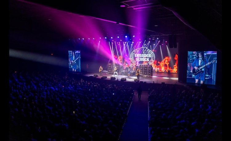 انتخاب استایل راحت و سبک برای شبی خاطره انگیز در کنسرت