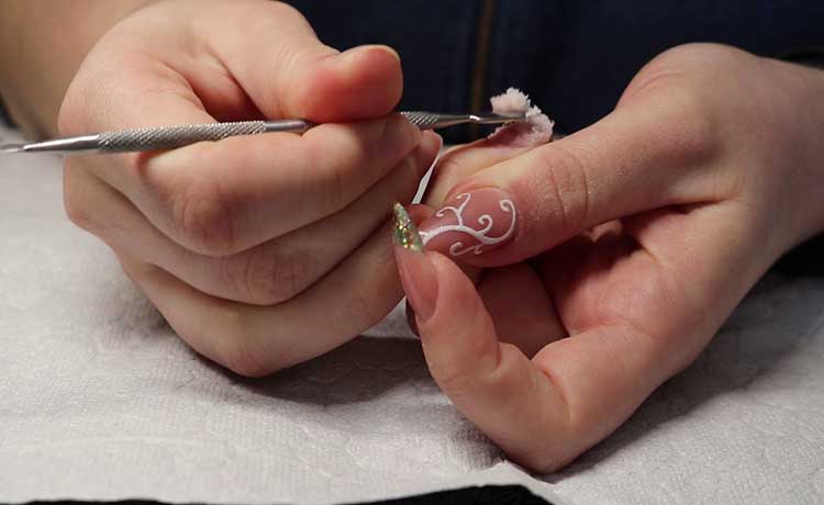 مراحل ریمو ناخن در خانه و مراقبت های بعد از آن