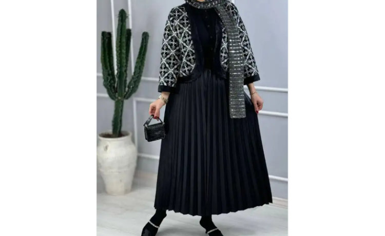 کت کار شده با دامن پلیسه