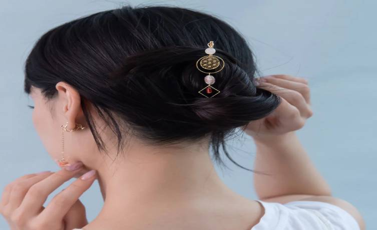 کانزاشی چیست؟ آشنایی کامل با اکسسوری موی سنتی ژاپنی