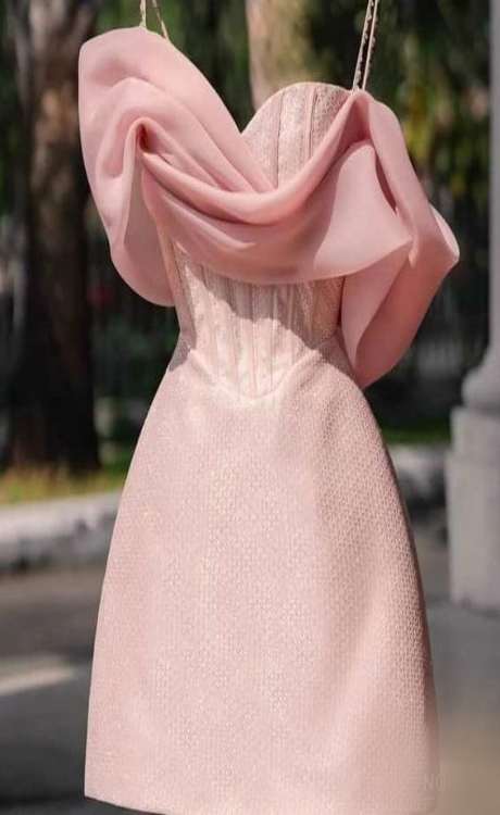 لباس مجلسی مناسب افراد لاغر دکلته