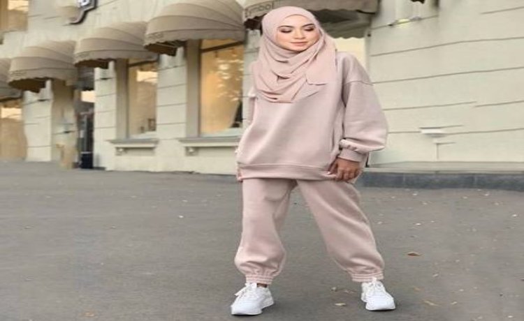 چگونه هودی را با شال بپوشیم؟ استایل هودی با شال