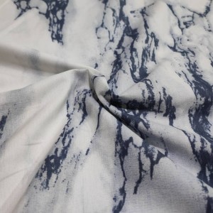 خرید اینترنتی پارچه ملحفه طرح مرمر سفید با رگه‌های آبی عرض 2 متر