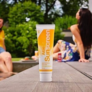 خرید آنلاین ضد آفتاب آلویه ورا جدید فوراور (ضد لک و آبرسان) | Aloe Sunscreen new