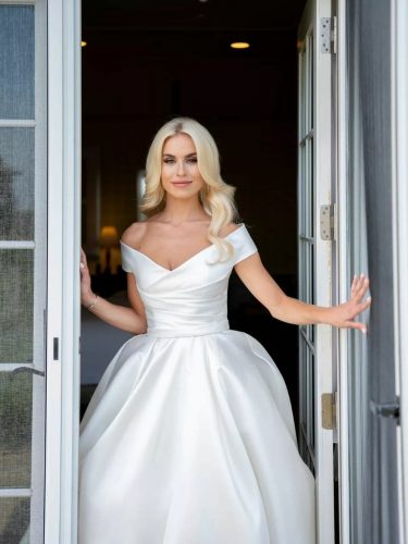 راهنمای خرید لباس عروس ؛با لباس عروس رویایی فقط چند دقیقه فاصله دارید! | صفر تا صد انتخاب لباس عروس