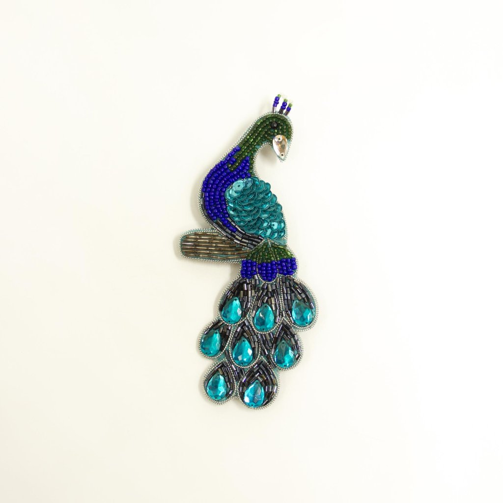 گل سینه جواهردوزی دست ساز طاووس-روچی